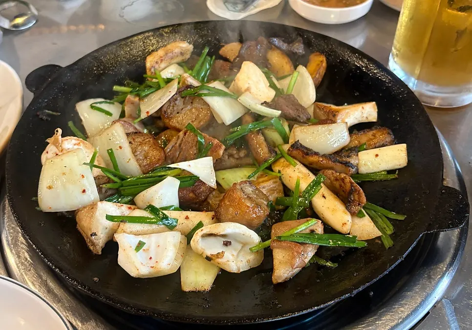 Assorted gopchang with accompaniments