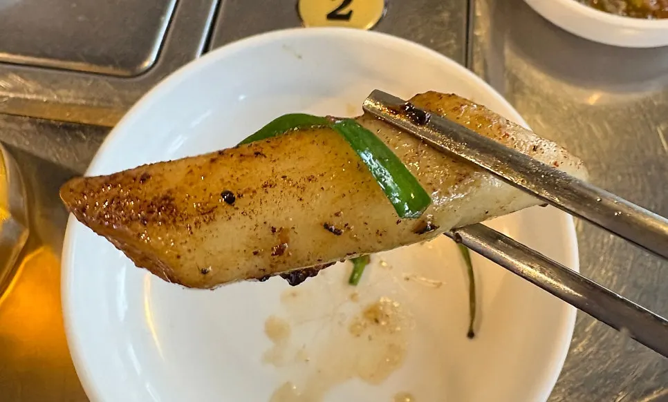 Gopchang eaten with chives