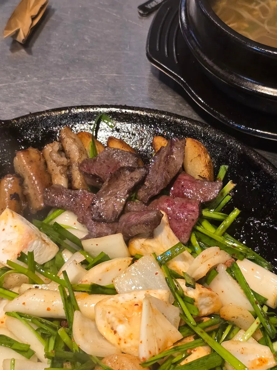 Assorted gopchang and complimentary heart on the grill