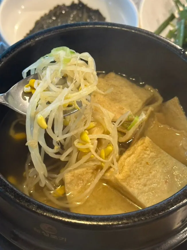 Spicy odeng-tang broth with bean sprouts