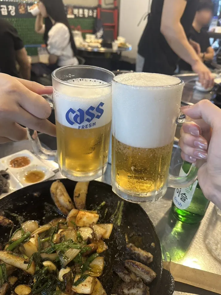 A glass of somaek enjoyed alongside the gopchang