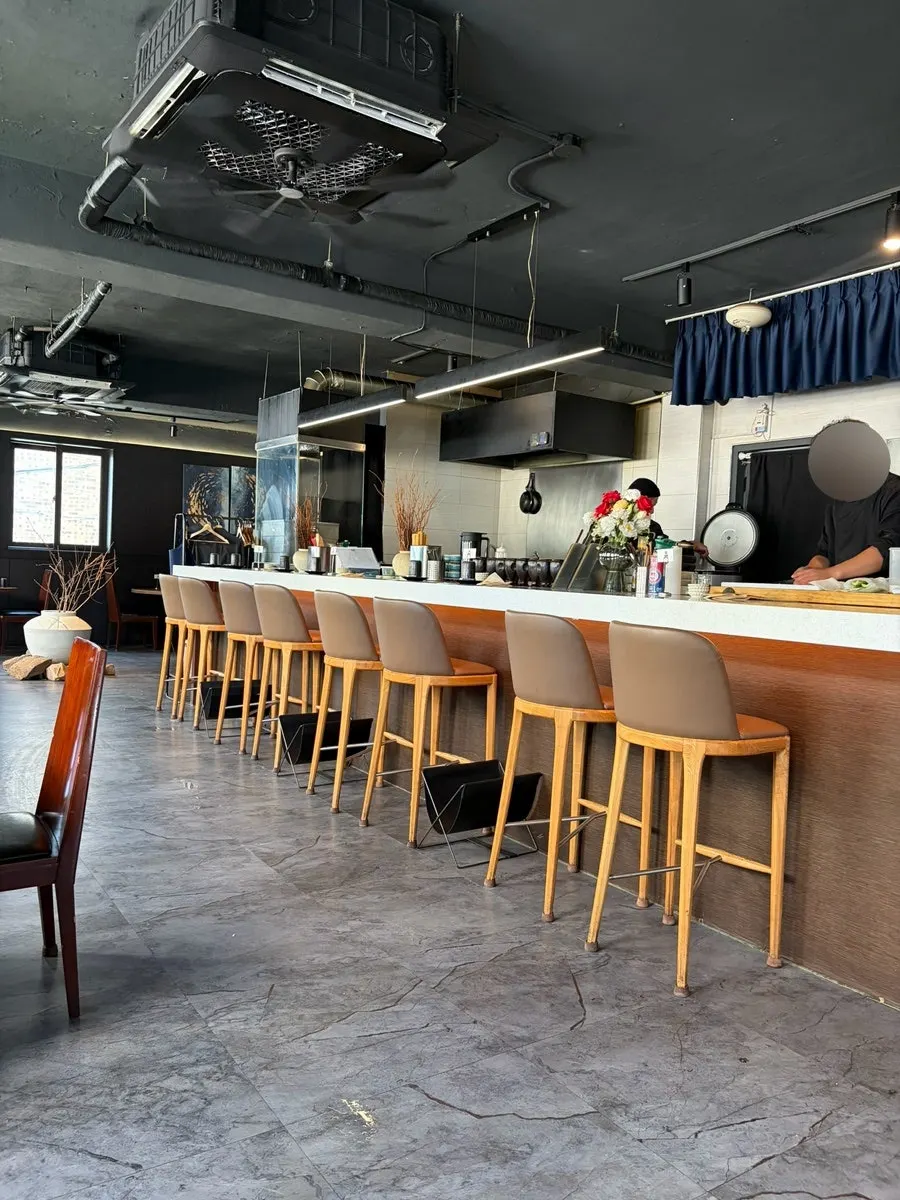 View of the storefront leading up to Bunko Dining's 2nd floor