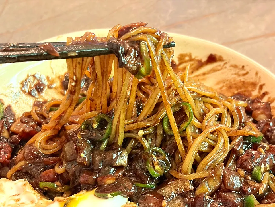 Chopsticks lifting gochu-jjajang noodles