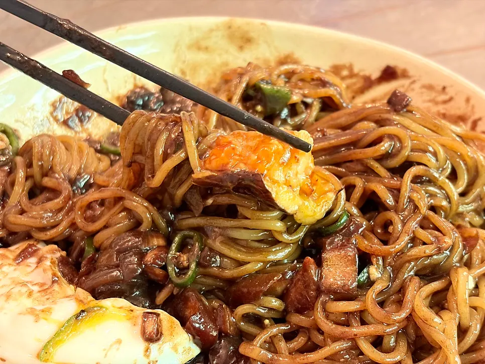 A spicy bite of gochu-jjajang