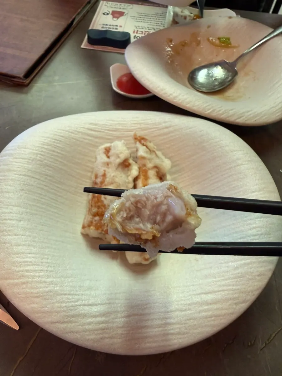 Cutting the whole sweet and sour pork with scissors and tongs