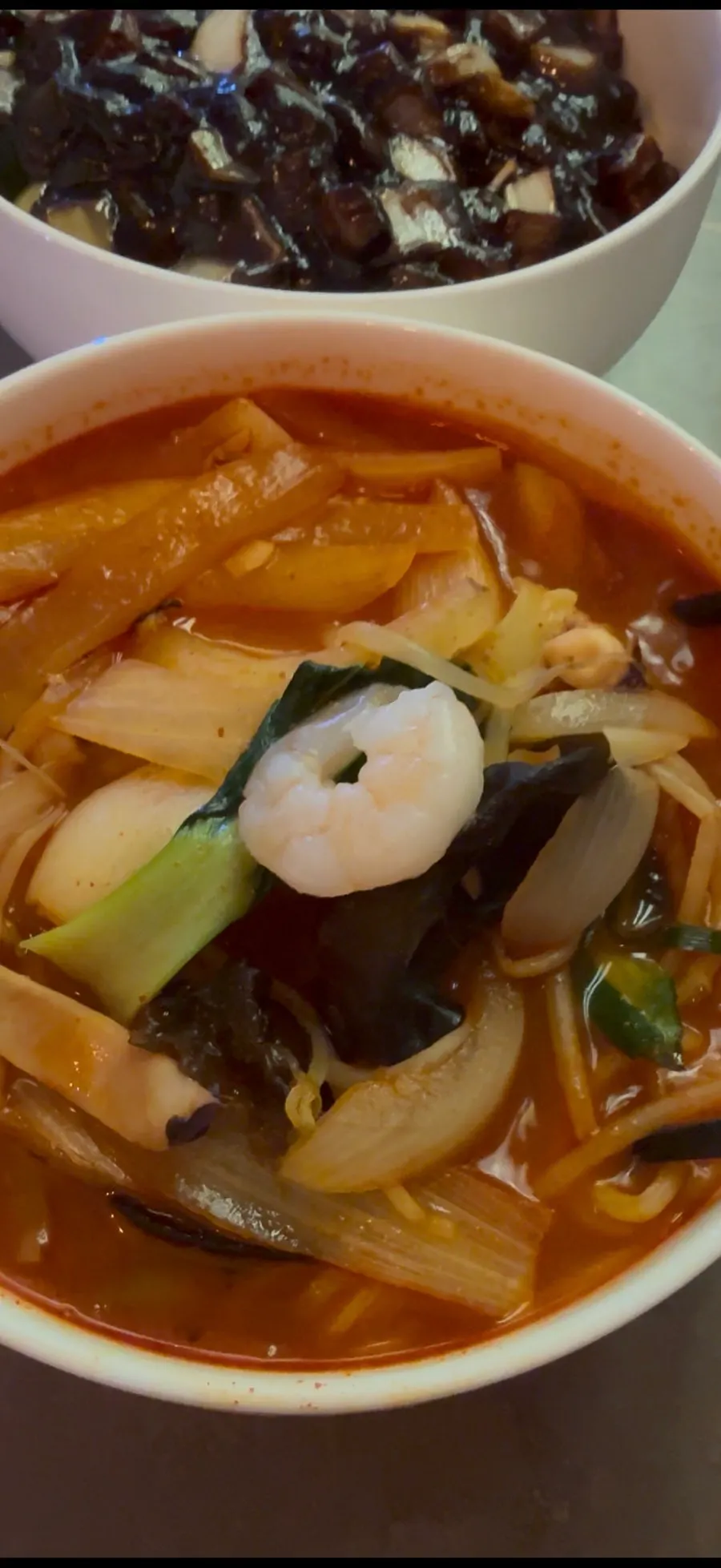 A bowl of jjajangmyeon before mixing
