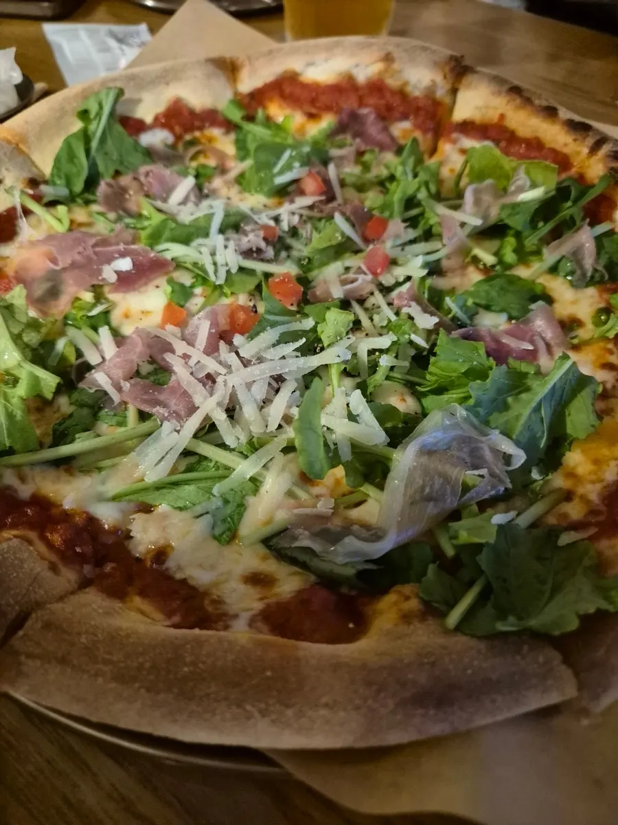 Wood-fired arugula pizza