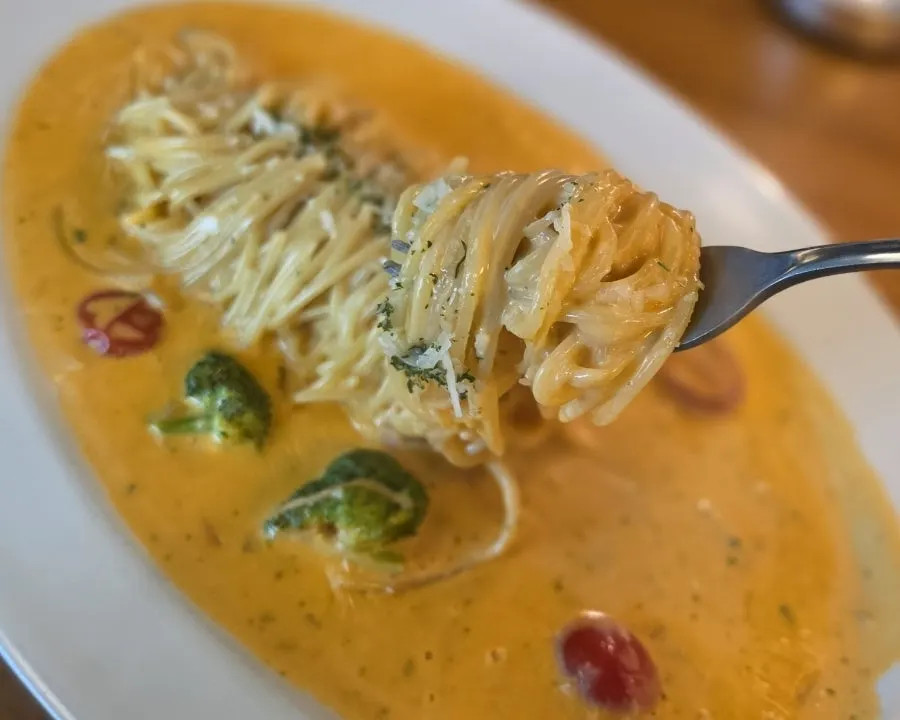 Nutty, lightly spicy cream pasta
