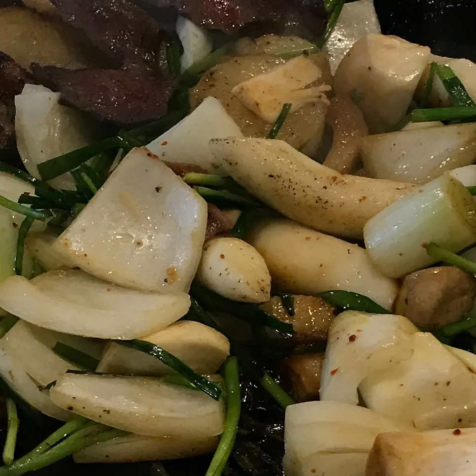 Rice cake, chives, mushrooms and onion mixed together as a side