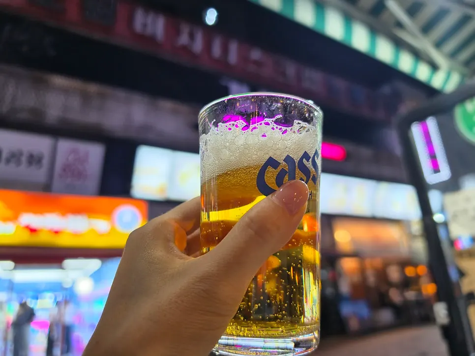 Gopchang and beer in an outdoor-seating atmosphere