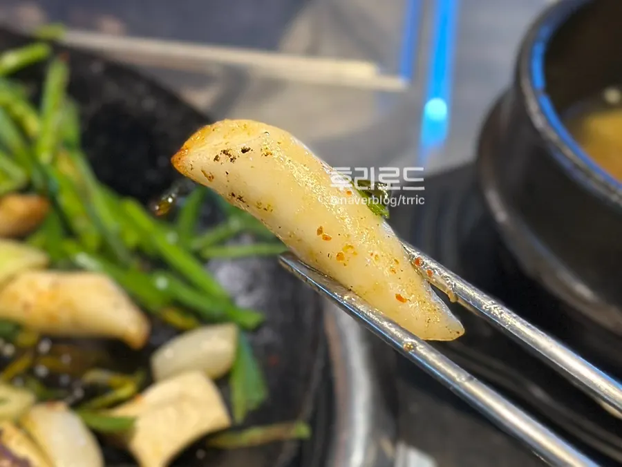 곱창과 함께 나온 떡볶이 떡