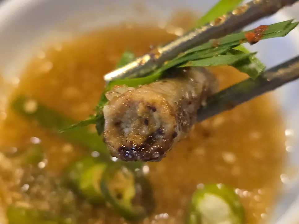 잘 익은 한우 곱창 구이