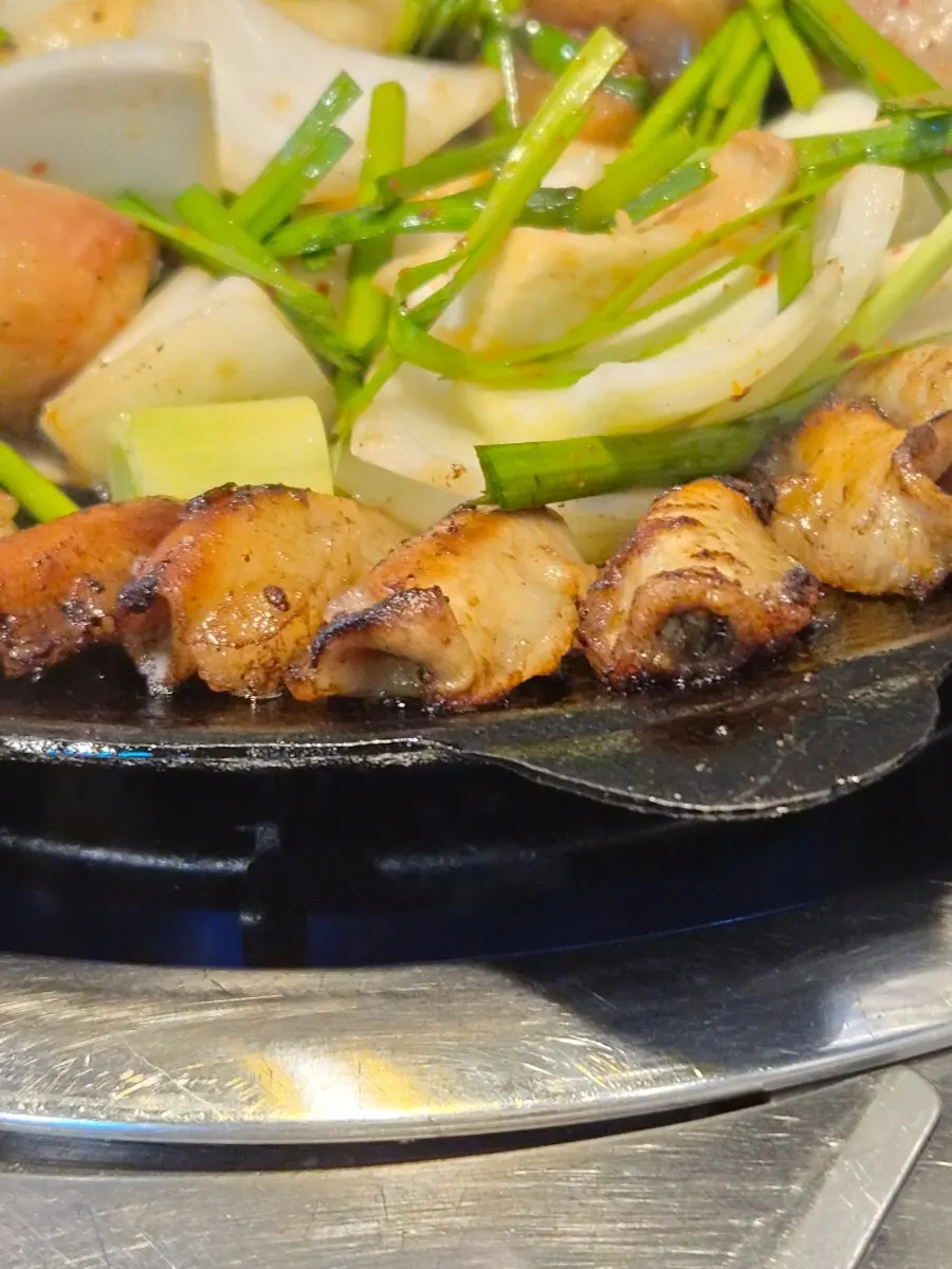 Mushrooms and rice cakes cooked in gopchang fat