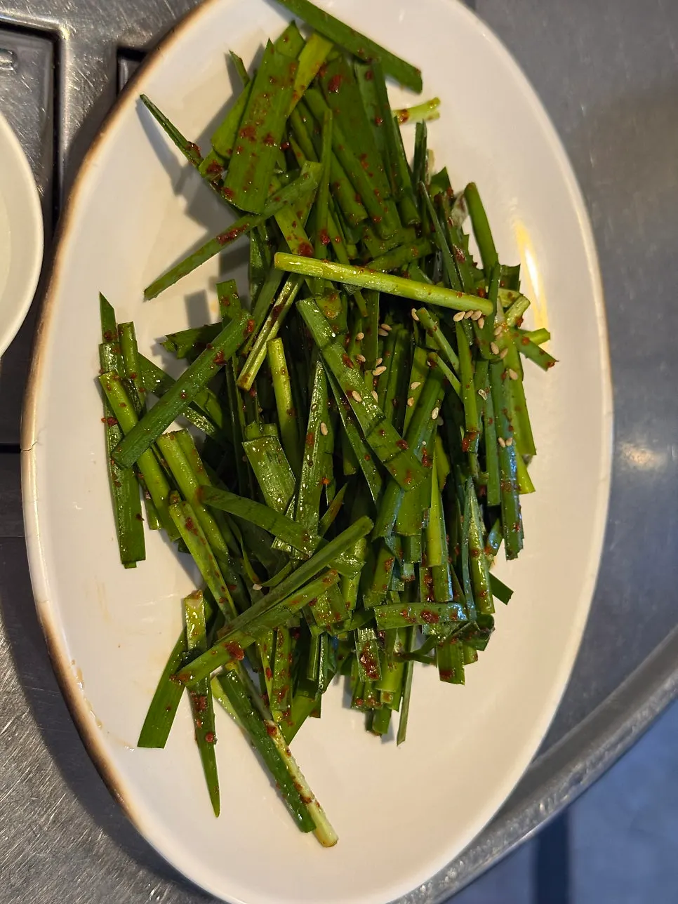 Side dishes served with beef intestines