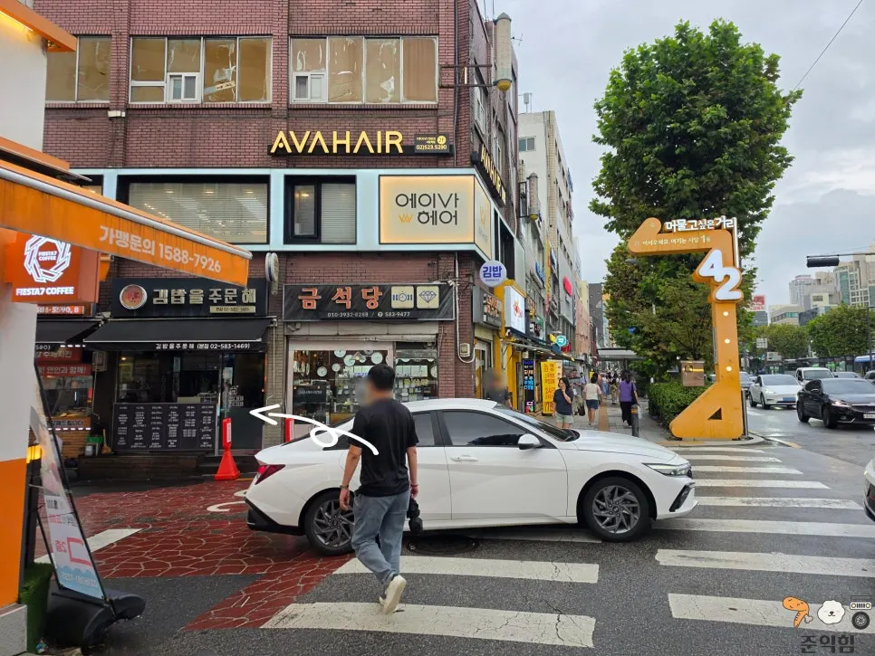 View of the gopchang restaurant in front of Meomulgo Sipeun Geori near Sadang Station