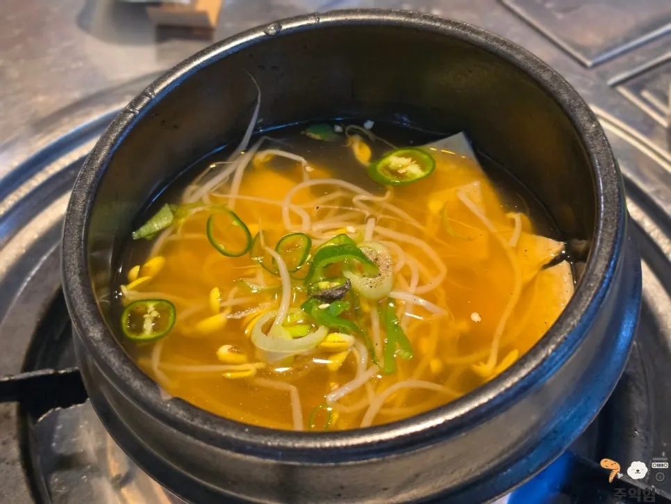 Hot-pot fish cake soup and basic side dishes
