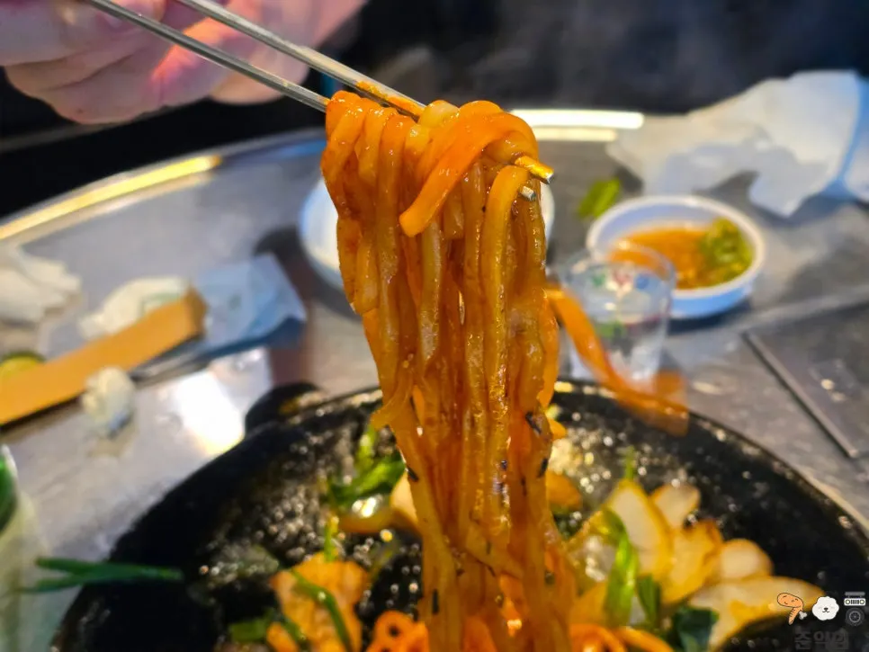 Buldak tongtong noodles mixed on the hot plate