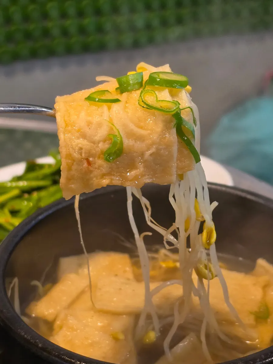 Basic fish cake soup with fish cake and bean sprouts