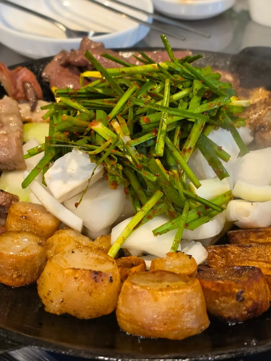 Hot plate of pre-grilled beef gopchang