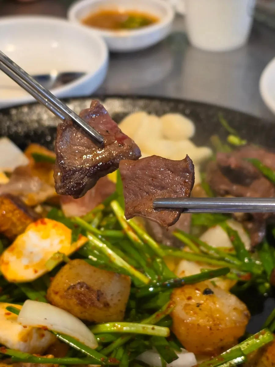Gopchang being stir-fried together with chives