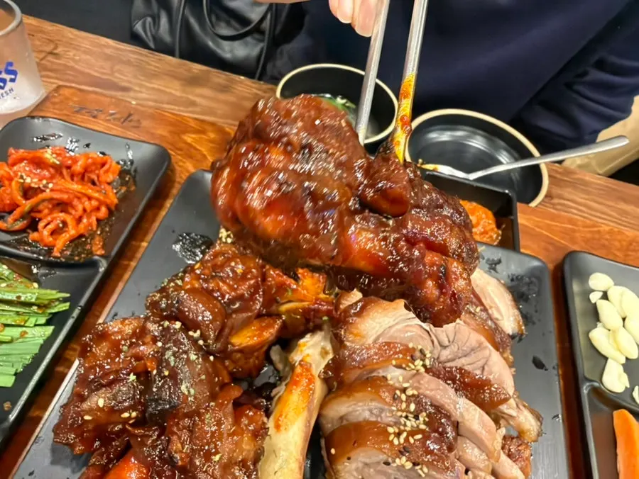 직화로 그을린 매콤직화 불족발