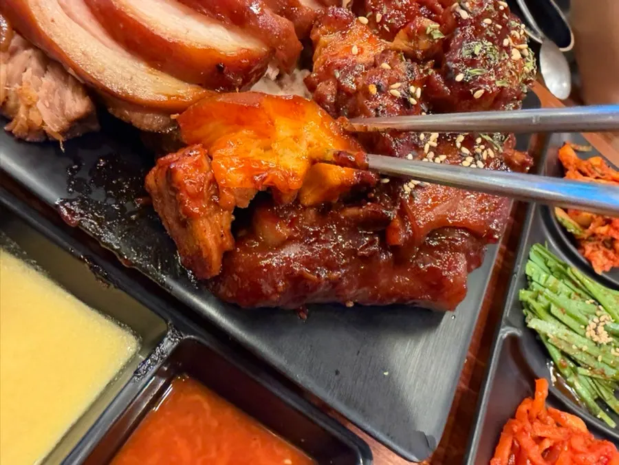 매콤달콤 양념이 밴 불족발 클로즈업