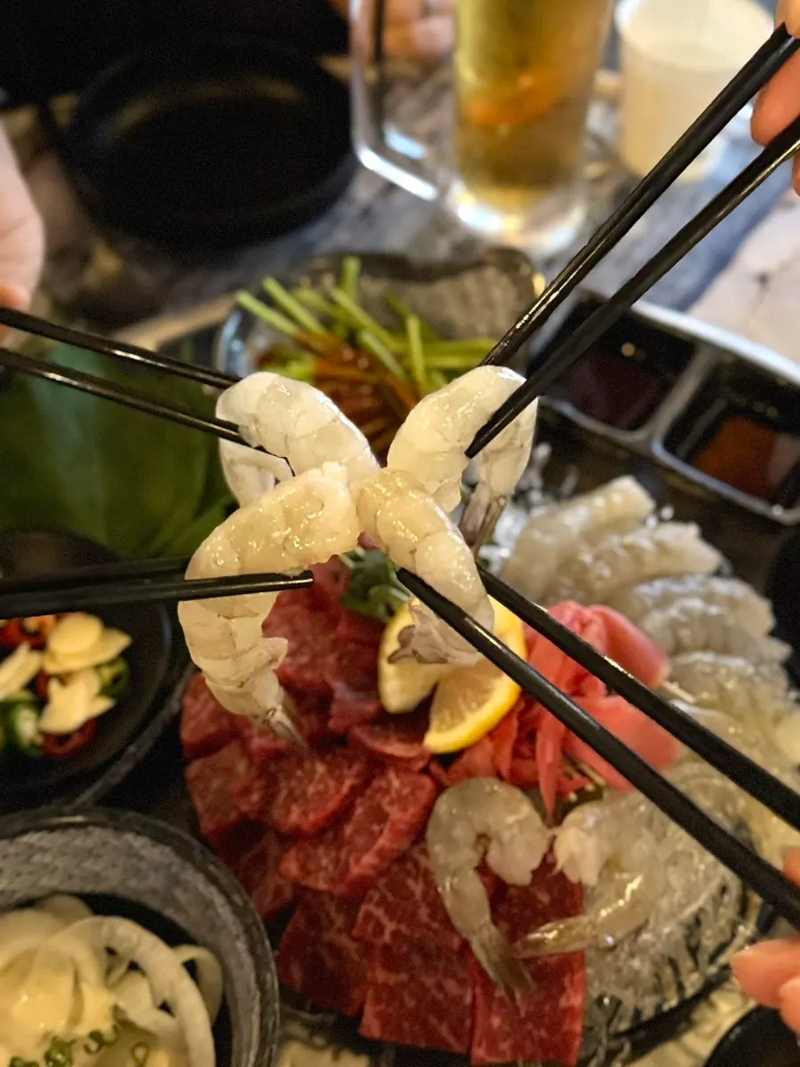 Beef sashimi and raw shrimp served with minari and seaweed