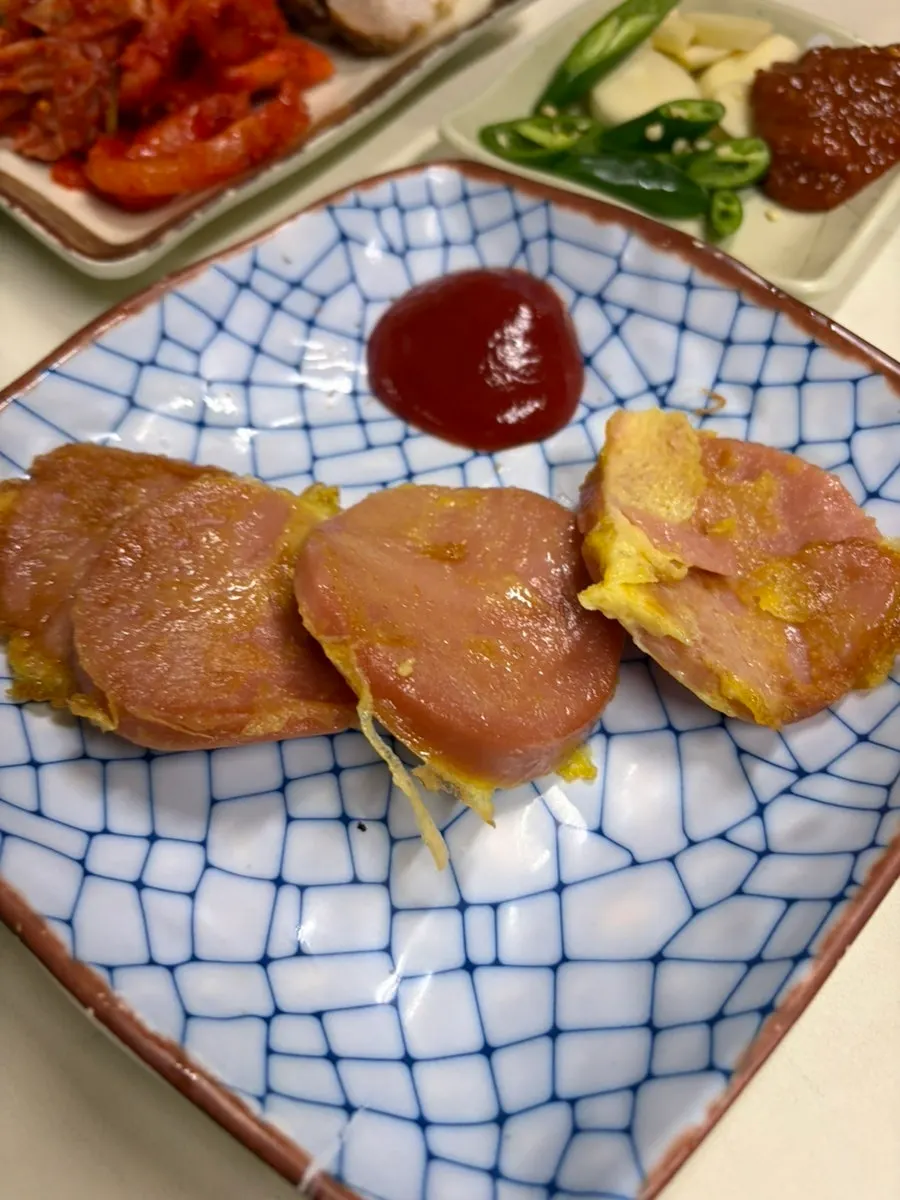 充滿回憶感的煎粉紅香腸