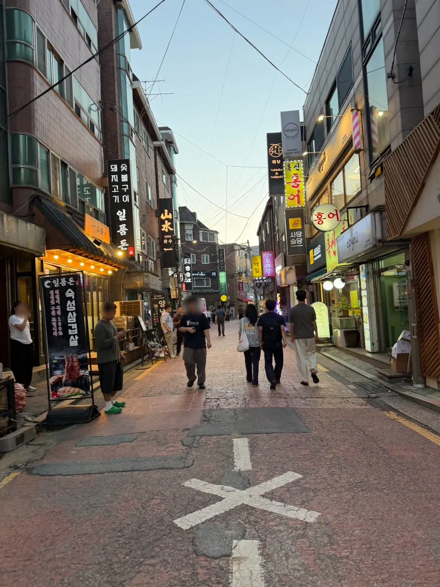 Exterior of Sansu Sadang Main Branch in Sadang’s restaurant alley