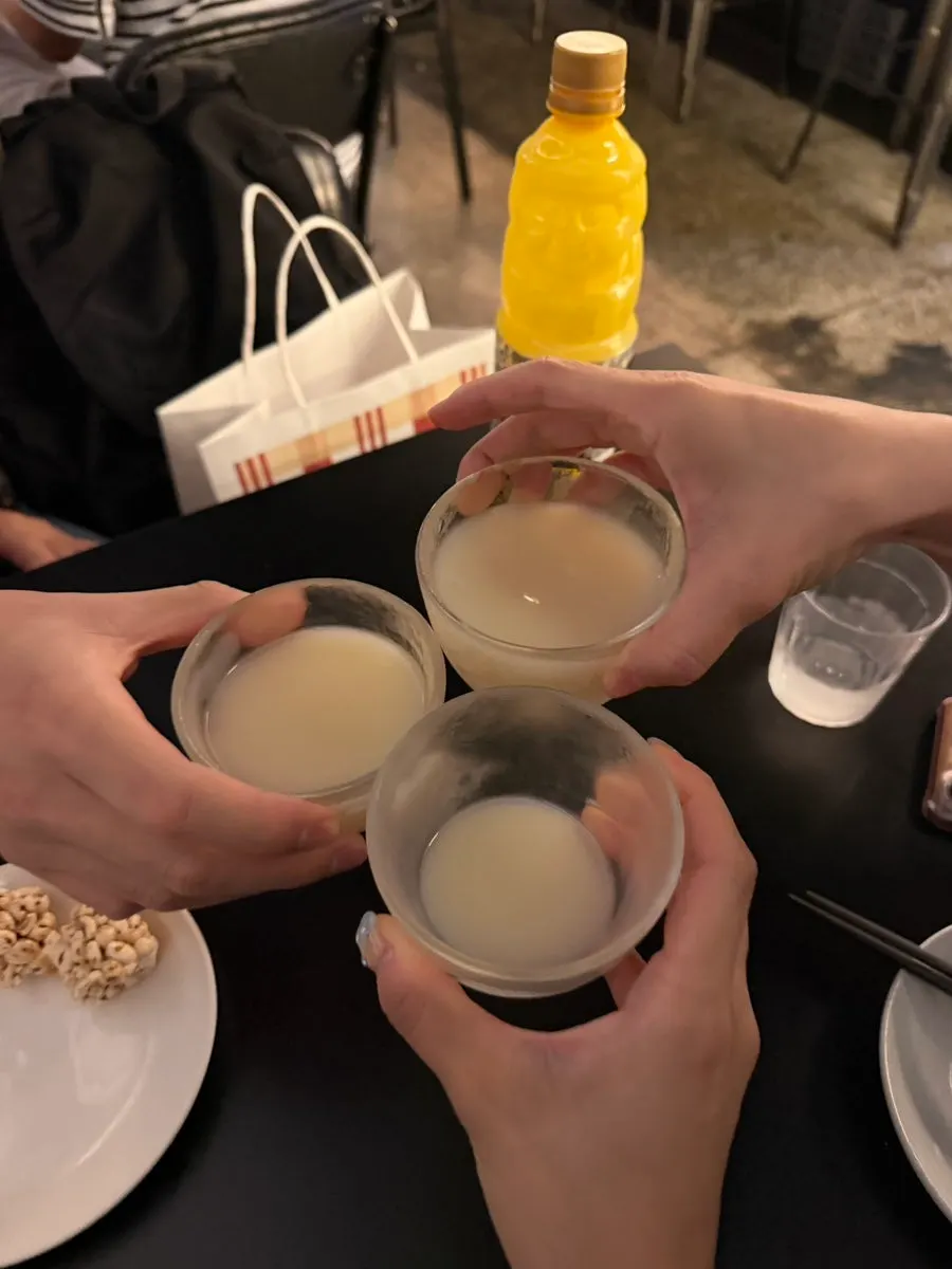 Jeju tangerine makgeolli poured into glasses