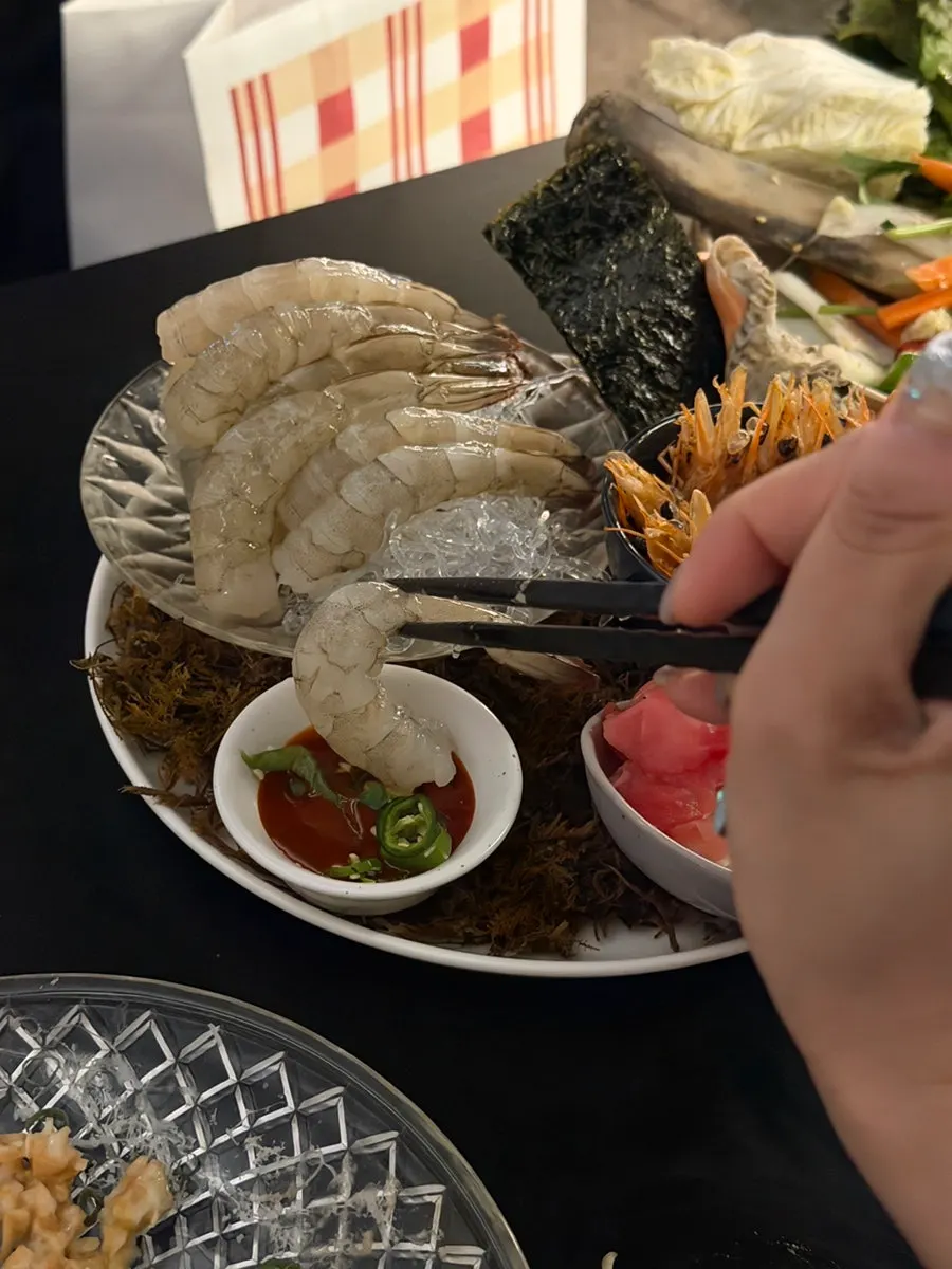 Fresh shrimp dipped in chojang