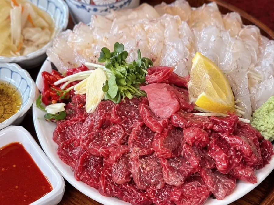 Gwangban Yuksa with flounder and beef sashimi