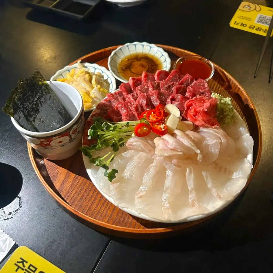 광어회 반 육사시미 반 광반육사 한 접시