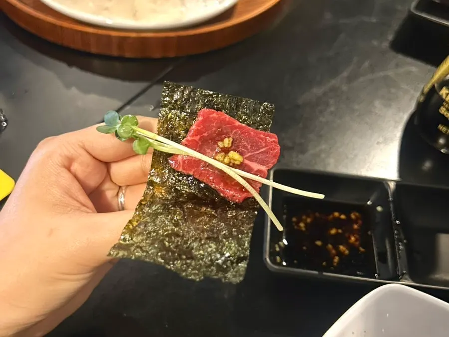 육사시미 한 점