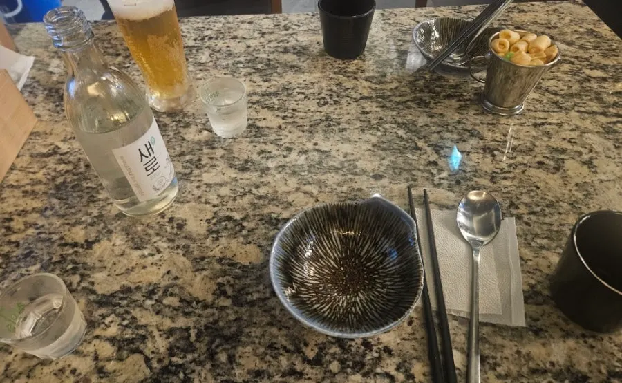 늦은 시간까지 이어진 히쿠 술자리 테이블