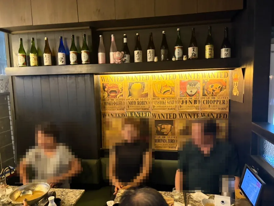 블랙 톤 우드 포인트의 히쿠 내부