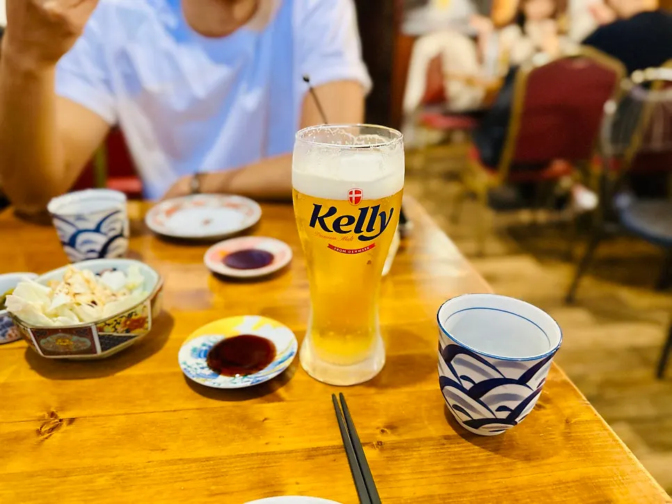 거품이 부드러운 켈리 생맥주 한 잔