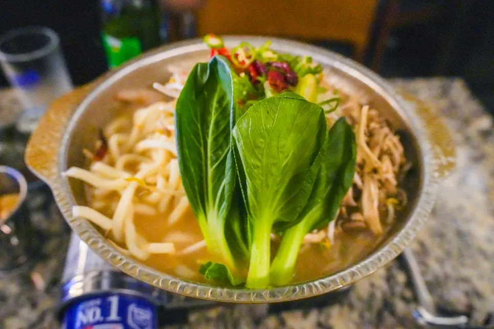 맥주와 기본 세팅된 테이블