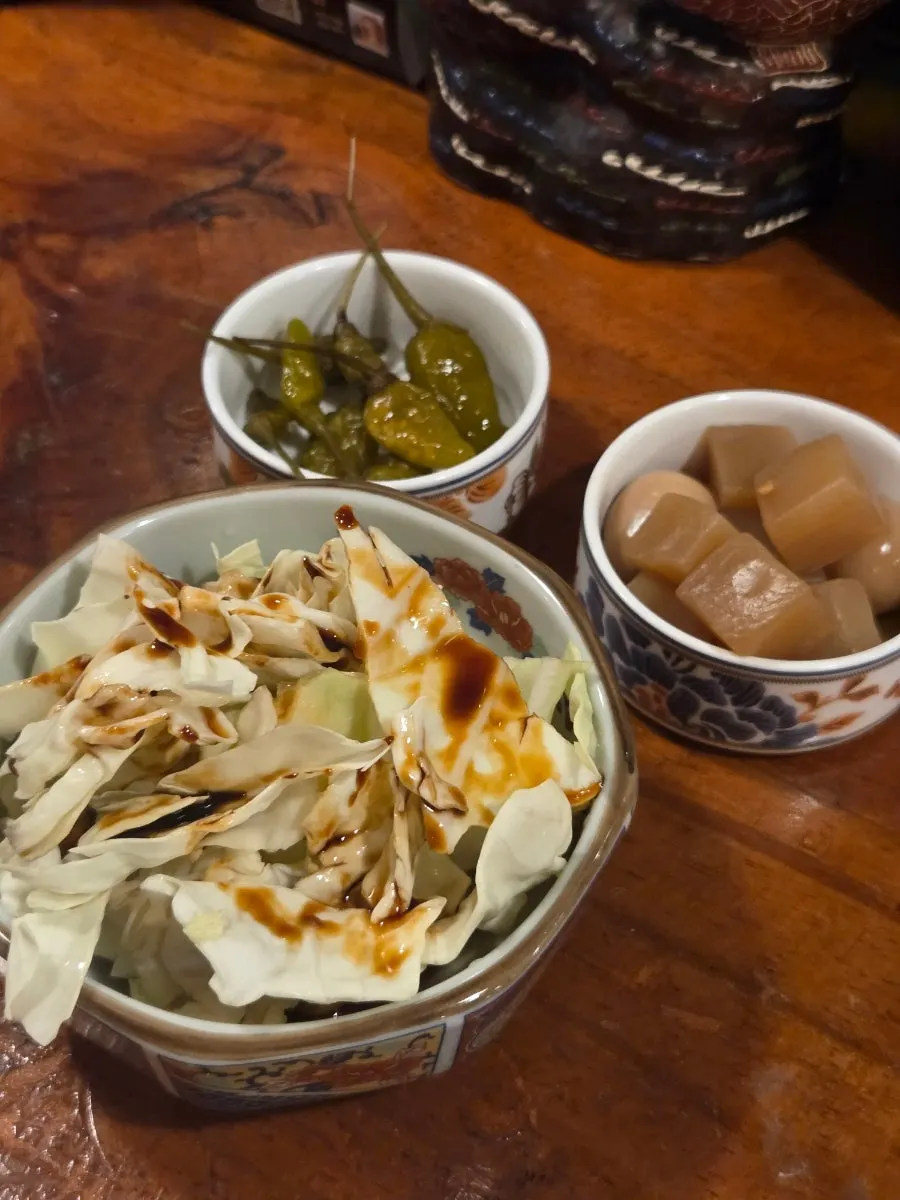 Basic otoshi of salad, braised beef, and pickled peppers