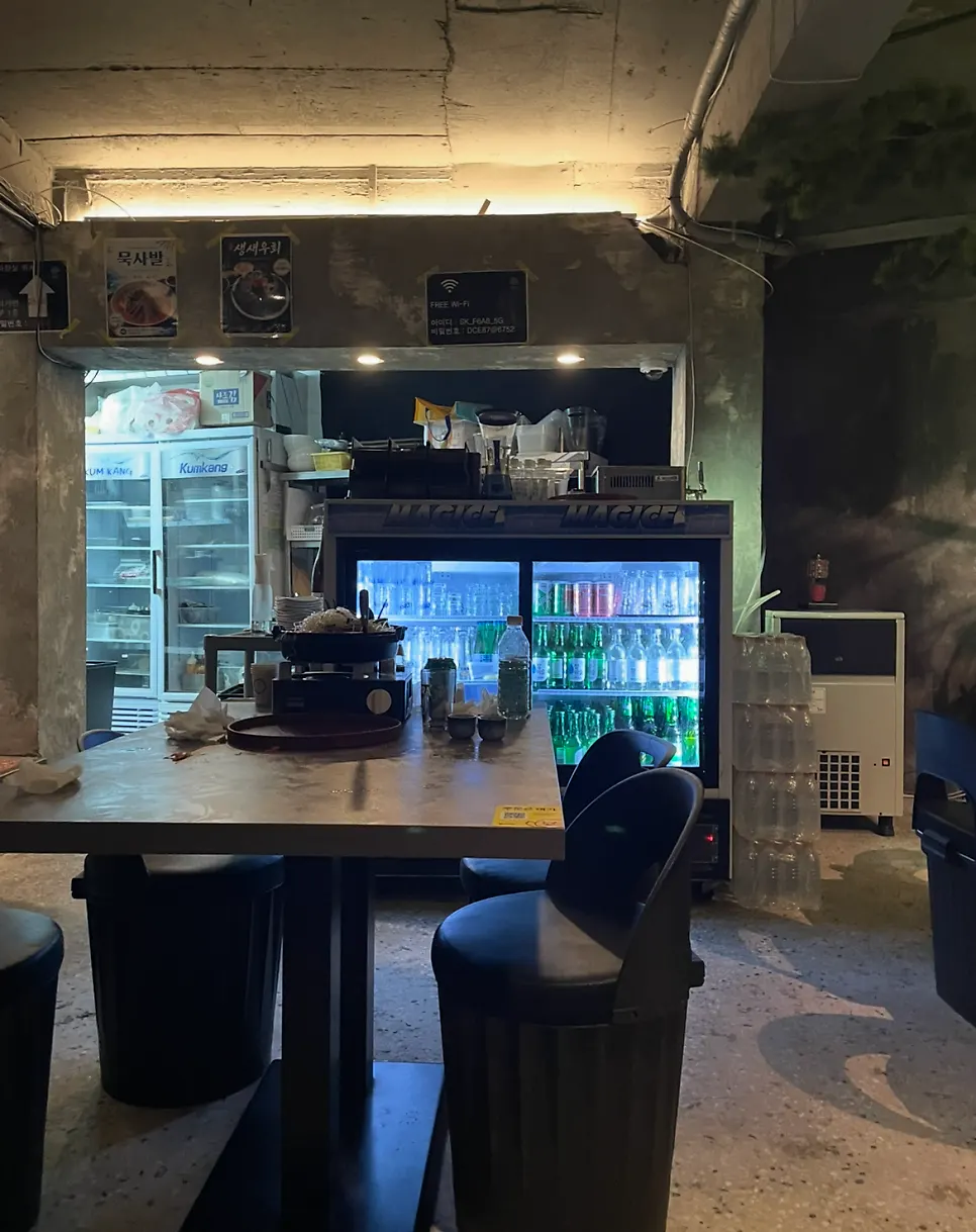 수산 사당본점 아래층 테이블