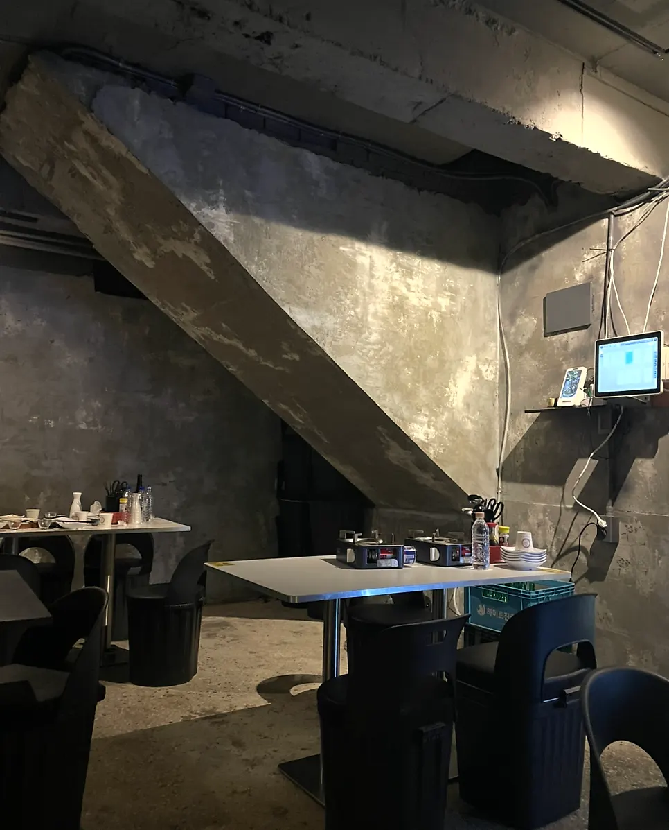 수산 사당본점 안주 접시 클로즈업