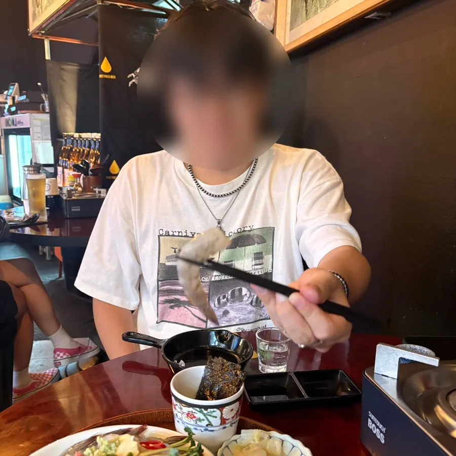 오동통한 생새우 20마리가 담긴 접시