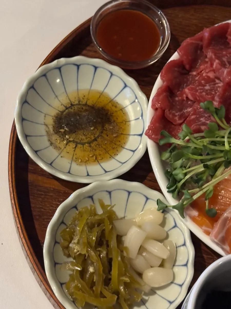 Side dish plate with salt sauce, vinegar-chili sauce, and seaweed