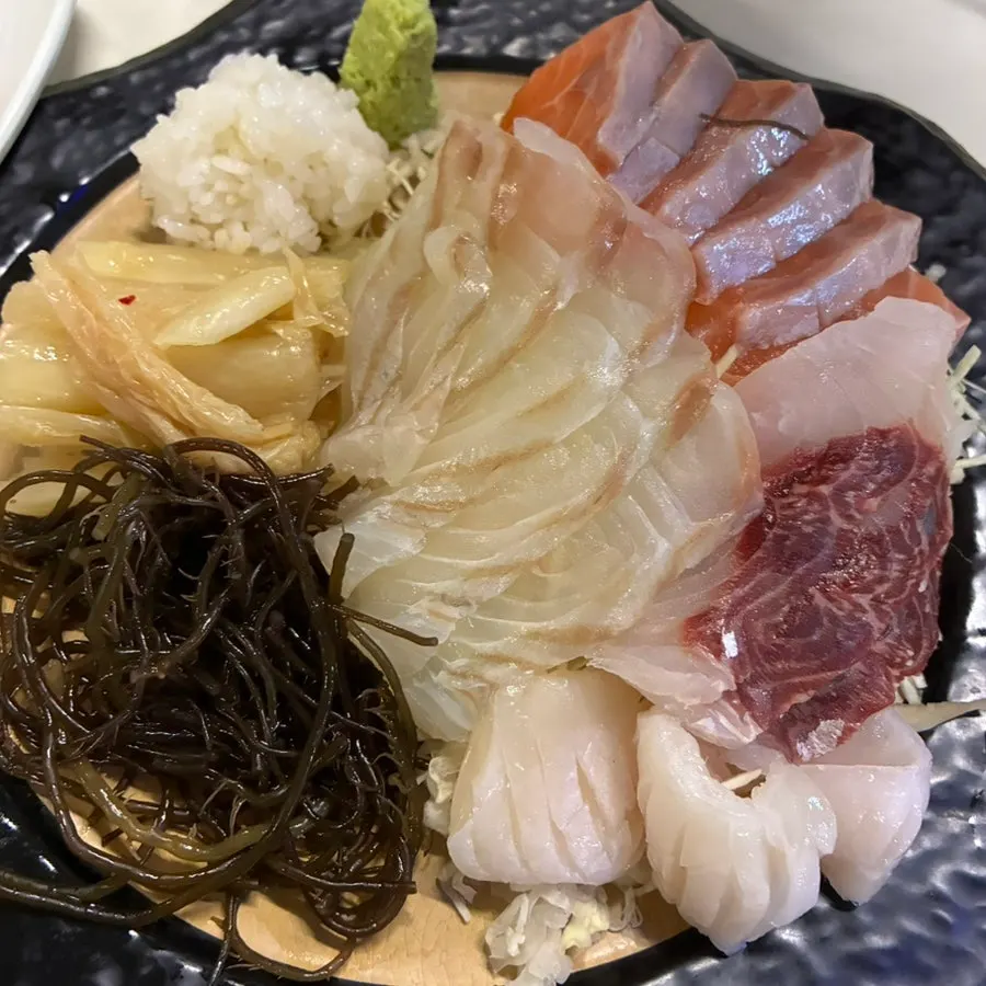 Plate of raw fish made with gwanggeo