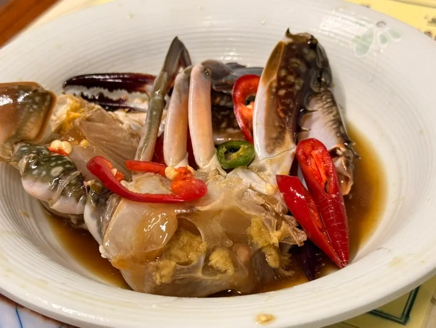 살이 꽉 찬 간장게장과 전복죽