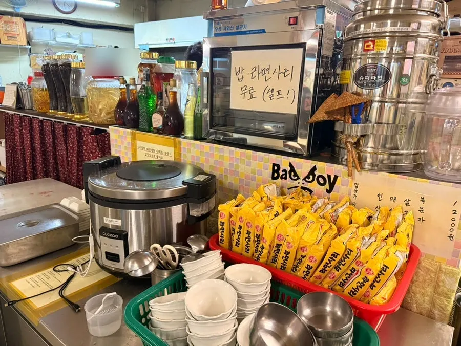 매운탕과 함께 제공되는 라면사리