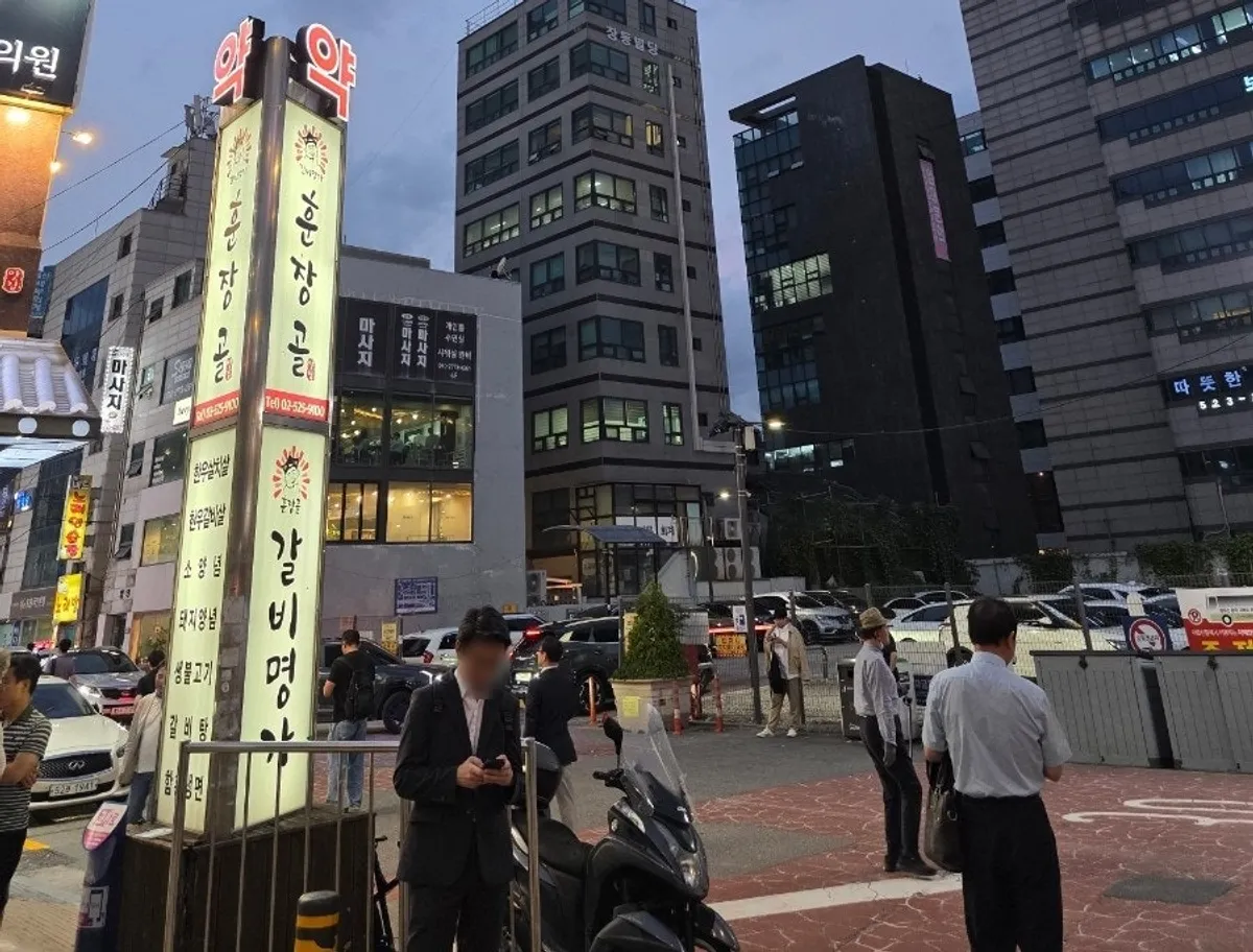 사당역 도보 5분 거리 진달래실비 사당점 건물 외관