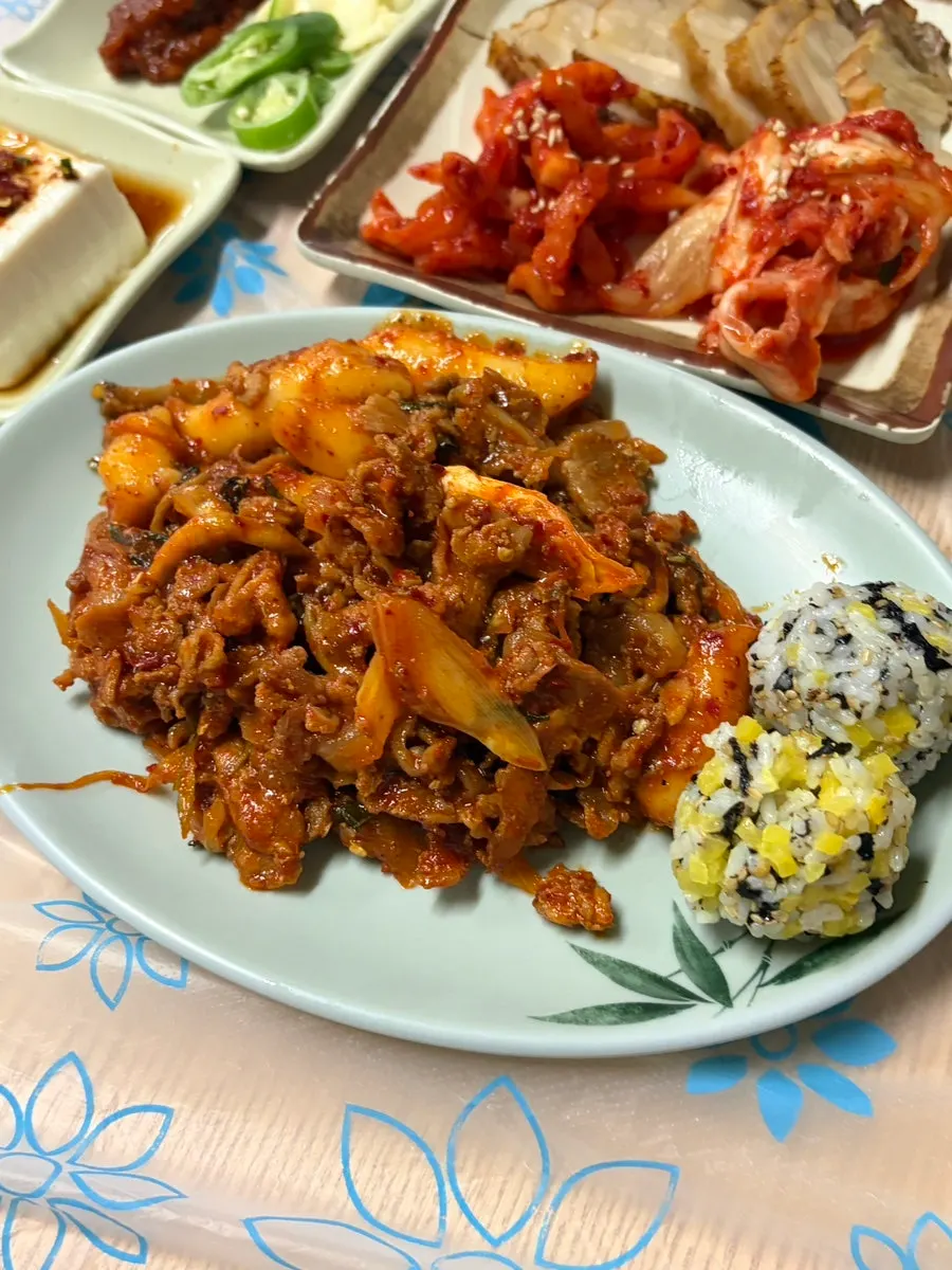 Spicy jeyuk stir-fried pork with rice ball