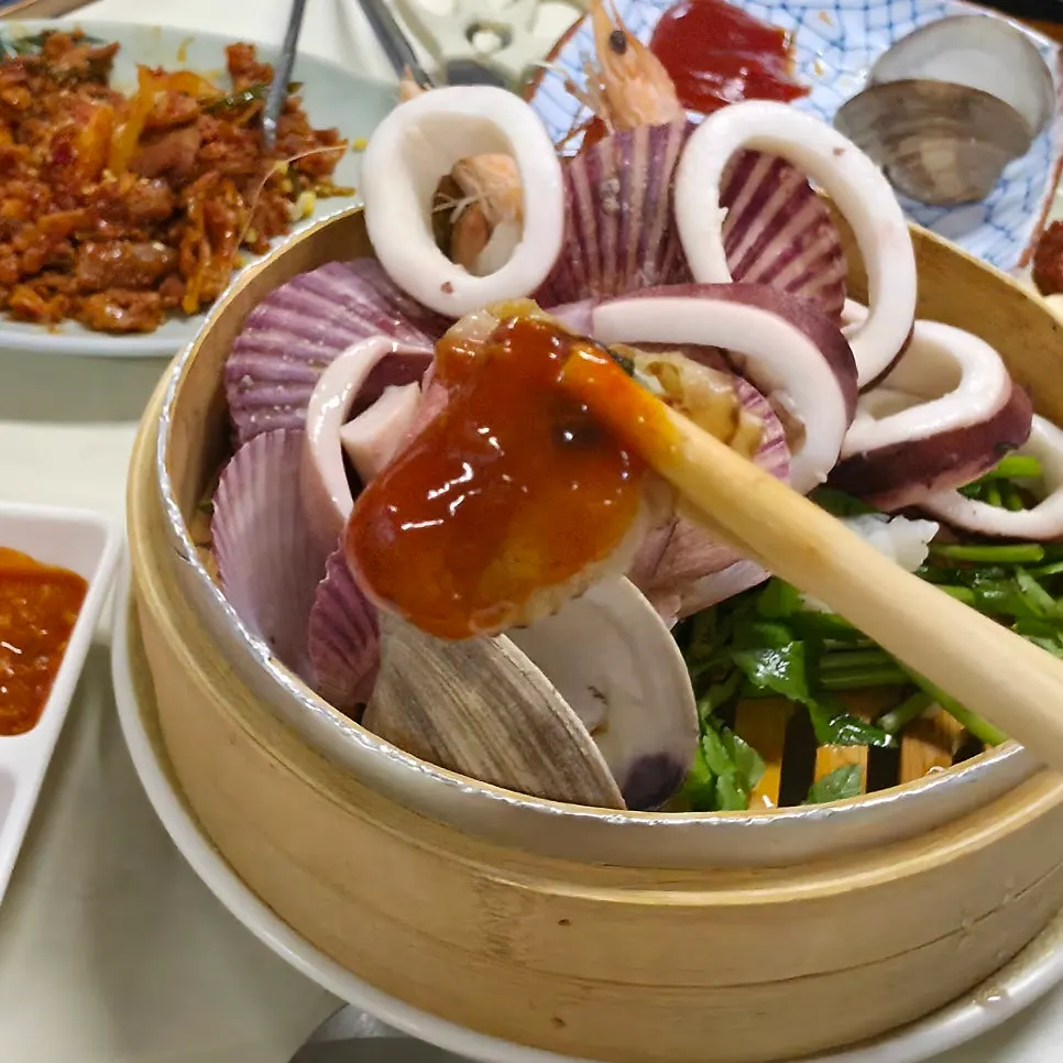 해물찜 속 통통한 오징어