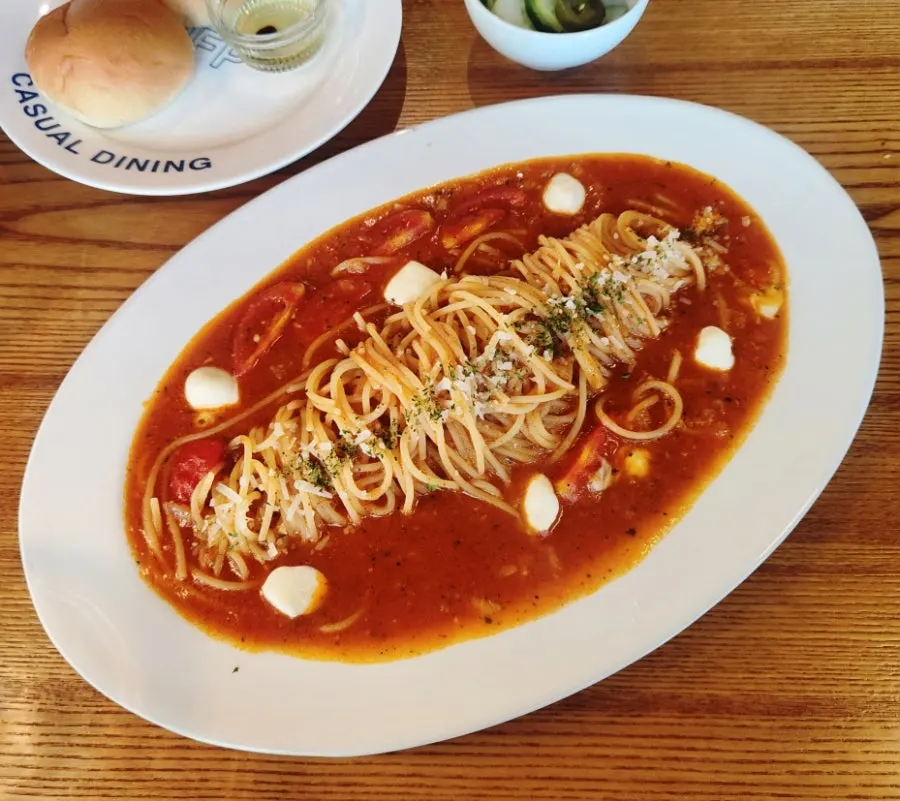 Bocconcini cheese tomato pasta